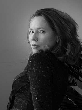 Karin Fernandes Karin Fernandes